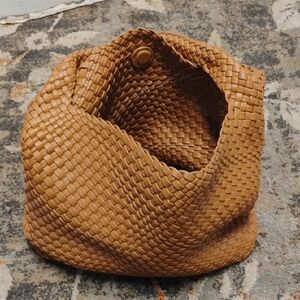 Elegant Tan Woven Shoulder Bag